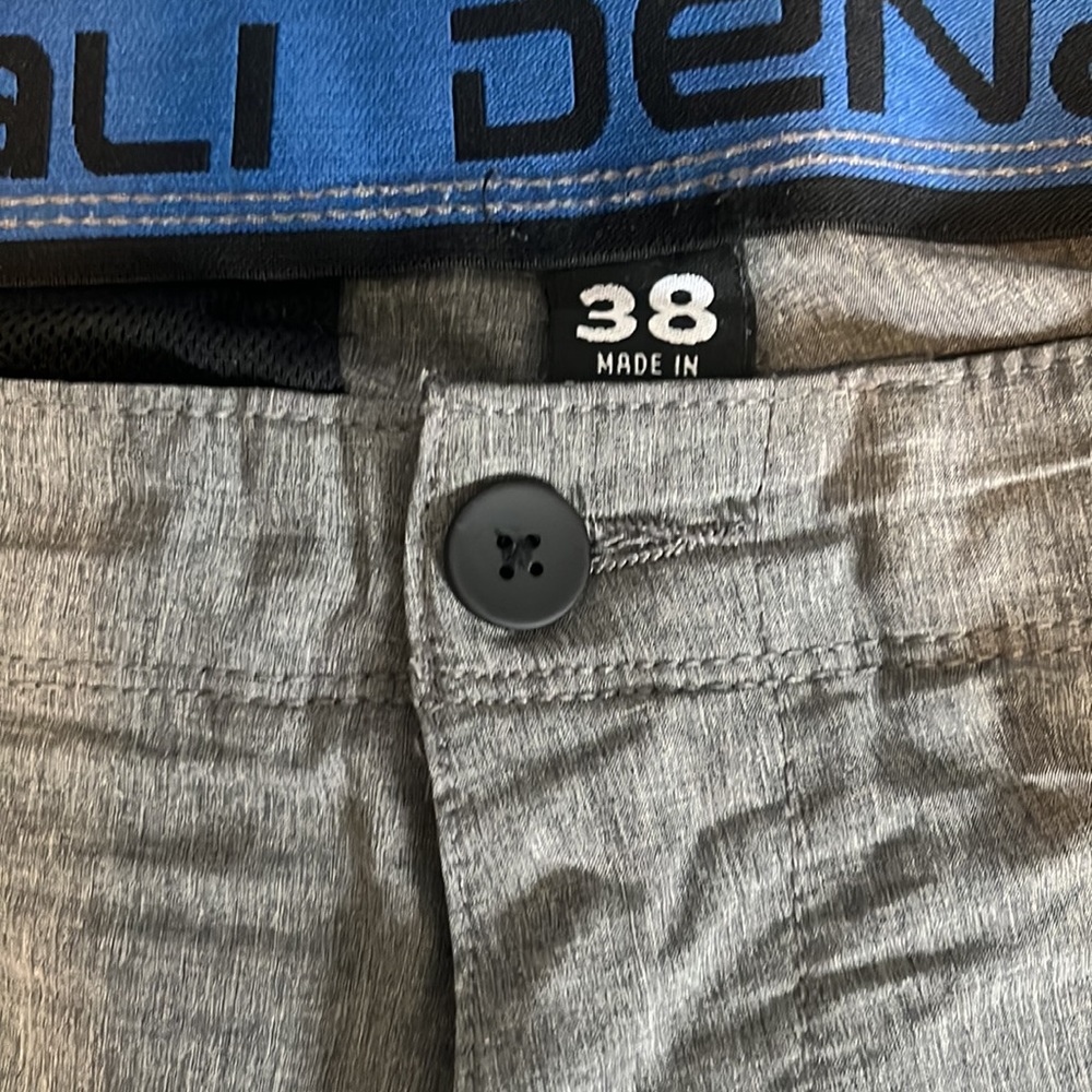 Men’s size 38 Denali shorts. Worn a few times, in great condition. Grey - Picture 2 of 8